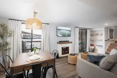 Image de Lakefront Home in a Quiet Cove with Private Dock, Swim Deck, 3 Kayaks & Firepit