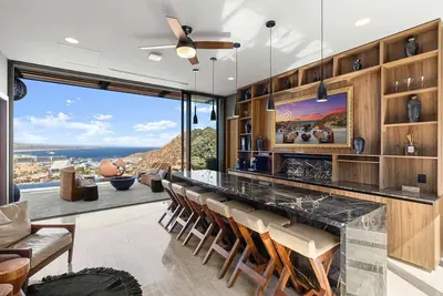 Image de Brand-New Villa with Full Staff, 2 Pools, & Close to Downtown Cabo