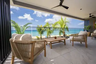 Image de Stunning New Luxury Beachfront Condo - Allure 202