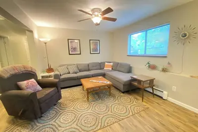 Image de Downtown Golden walkable to trails with comfortable beds!