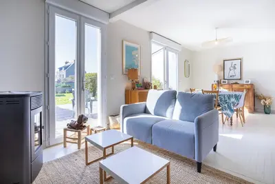 Image de Maison de vacances 'L'Idéale-500m Du Port De Kerity-3ch' avec terrasse partagée, jardin et Wi-Fi