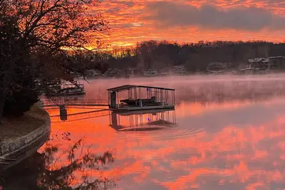 Image de Expansive Deck, Beautiful Views, Private Dock & Boat Slip