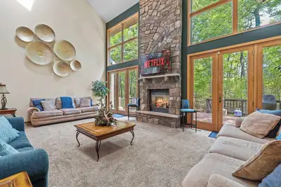 Image de Hot Tub, Game Room, Fire Pit, Dog Friendly, Mins2 Jfbb
