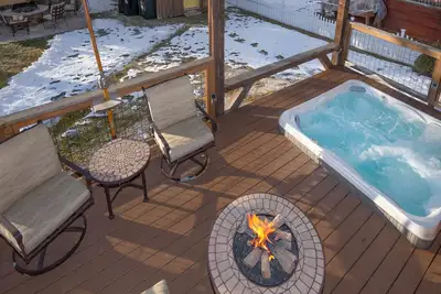 Image de Escape to Modern Mountain Retreat Near Top Ski Resorts w/ Hot Tub!