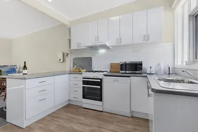 Image de North View - Stones throw to the Warrnambool Race Course