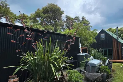 Image de Retreat into nature, in rural Ngaruawahia. \nRelax in the outdoor bath.
