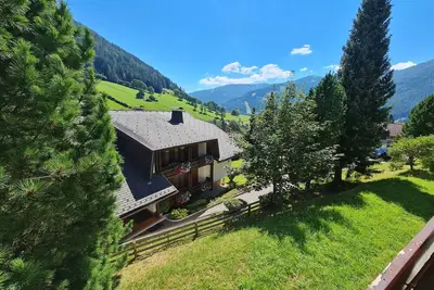 Image de Appartement confortable avec vue sur la montagne