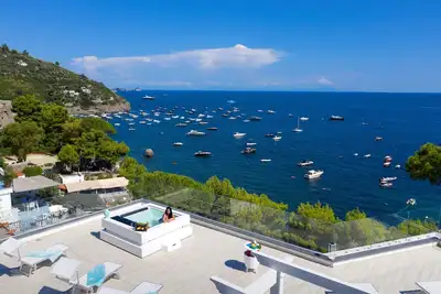 Image de Maison de vacances privée avec bain à remous, piscine, Wifi, climatisation, Tv, patio