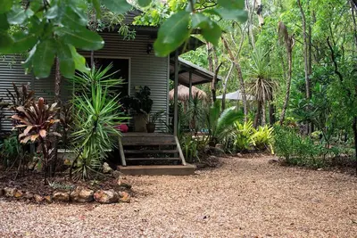 Image de Tranquil bush paradise retreat, architecturally designed for tropics with pool