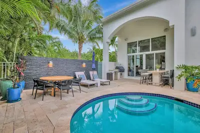 Heated Pool ~ King Beds ~ Putting Green ~ Grill