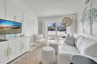 Image de Cozy 3-Br w/ Patio ~ 3-Min Walk to Beach!
