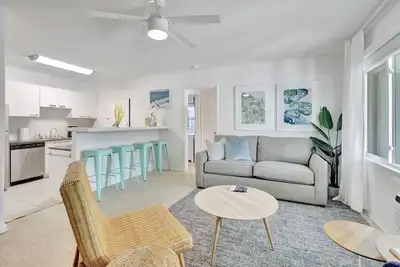 Image de Steps to Beach ~ Spacious 5Br w/Backyard