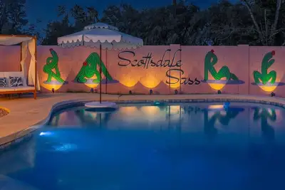 Image de Scottsdale Sass - 5 Min to Old Town! Pool and Fire
