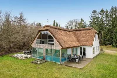 Image de Large pool house for 20 people, where hunting is allowed in the adjacent forest.
