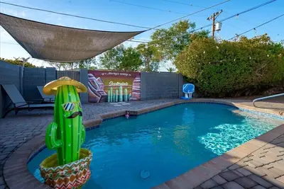 Image de Basketball Court & Heated Pool, 1 Mi to Old Town!