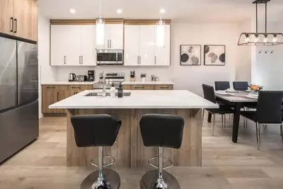 Image de New 3br! Free Banff Pass, Wine, & Netflix!