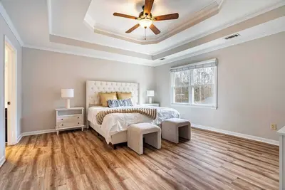 Image de Cascading Meadows Retreat|Pet-Friendly|Garage Access|Flex-Lease|Study #42003