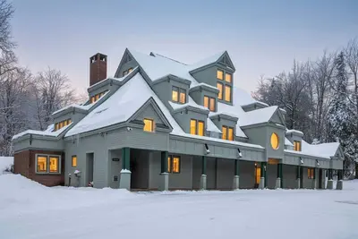 Image de Mountainside 3-Br Ski-In/Out Alpine Retreat