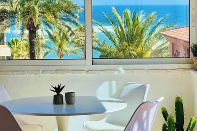 Image de Beachfront Penthouse apartment with a sea view-just a stone’s throw from the sea