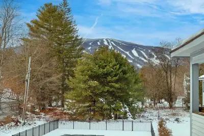 Image de Cozy Condo w/ Okemo Views, Fireplace & Shuttle