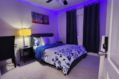 Image de Emerald Staycation Suite:Shared washroom (2-1), Street Parking at Owners risk