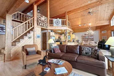 Image de Flathead Riverside Lodge | 3 Bed, 2 Bath