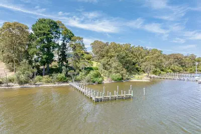 Image de Newlands Waterfront - Your own waterfont home with private, deep water jetty