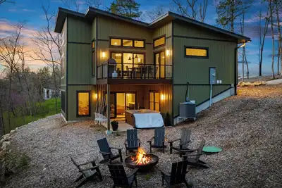Image de Lakeside Cabin Escape Hot Tub • Fire Pit