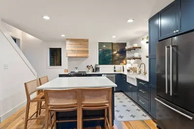 Image de New listing! Stunning Booth Falls Mountain Home!