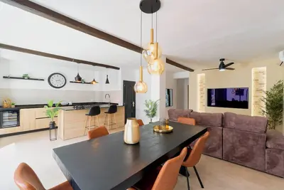 Image de Kosta Homes - Modern Two Bedroom with Terrace
