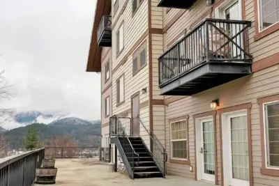Image de Alpine Village Suite w/ Garage and Sauna\n\n