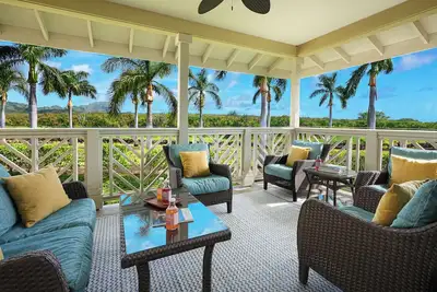 Image de Pili Mai by Gather: Stylish 3br Condo w/ Pool, Lanai & Scenic Views