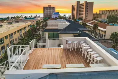 Image de Serving Sunset - Cinq Chambres Maison, Couchages 14