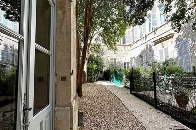 Image de Pavillon des Arènes, location mensuelle - rooftop - parking - clim