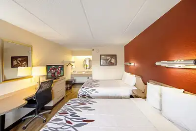 Image de 2 Comfortable Stays Nearby Canton’s Best Shopping and Dining Spots