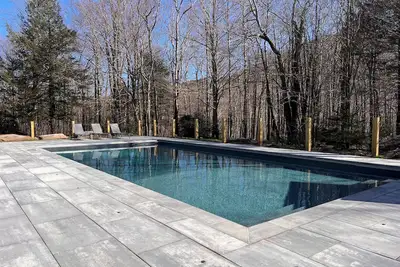 Image de Cozy 4-bedroom cabin with Pool & Hot Tub in Enchanting Elka Park