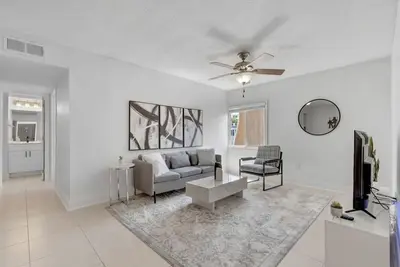 Image de Cozy King Apt near Bayshore! Pool/gym/Free parking