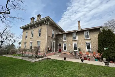 Image de Joseph’s Entire Apt @ the Historic McCormick House