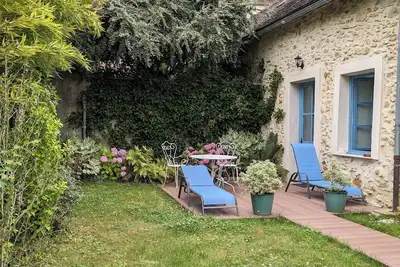 Image de Studio en pierre  dans le domaine de la maison d'hôtes \" La Closerie\"