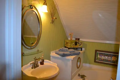 Image de Cozy Cabin-House with wrap-around porch near the Beach, Courtyard, Pool, Pets ok