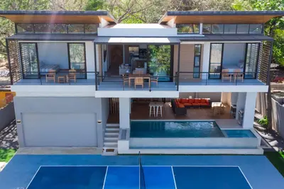 Image de Modern Beach House Just Steps to the Shore, enjoy the beautiful views