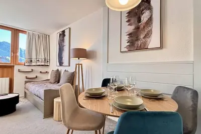 Image de À 10m des pistes de ski, 5ème étage, vue montagne/station, balcon, télévision, casier à ski, 26m²