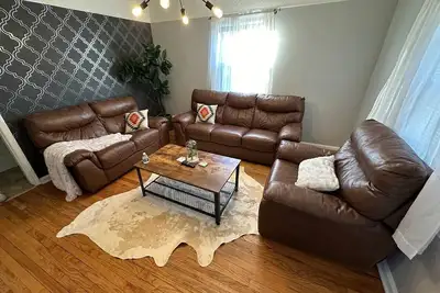 Image de 3 Bedroom Fenced Backyard Pets Welcome Sleeps 6