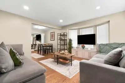 Image de Newly Renovated in Historic Neighborhood Near Dtw