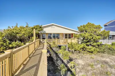 Image de Ocean Front Family Beach House on West End Holden Beach 4br/3ba