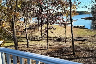 Image de Brand New Renovation Lake Hartwell House with Dock and beautiful views from deck