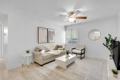 Image de Cozy King Apt near Bayshore! Pool/Gym/Free parking