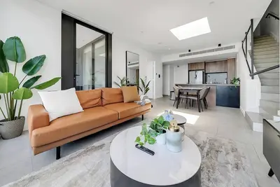 Image de The Sky Den Stylish Rooftop Luxury in Mascot