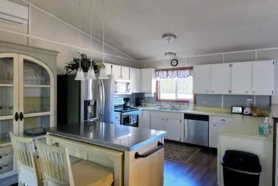 Image de Private with a modern feel - Townhouse 101 in the Townhouse Village at North Ironwood Acres resort on the Black River Scenic Byway sleeps 1-6 people. Onsite Laundry. Dog Friendly!