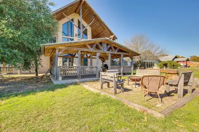 Image de Waterfront Lodge on Lake Tawakoni: Group Getaway!